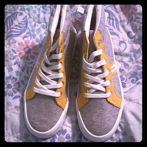 NWT Girls Size 1 Grey stripe high-top sneakers